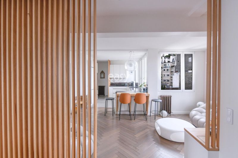 agency specializing in filming locations throughout Paris, FRANCE and its surroundings